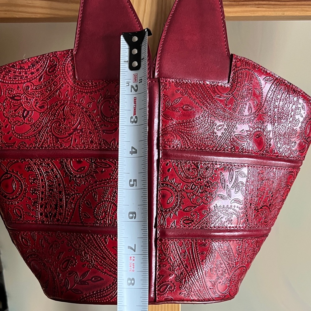 Chic Red Embossed Shoulder Bag - Picture 5 of 11